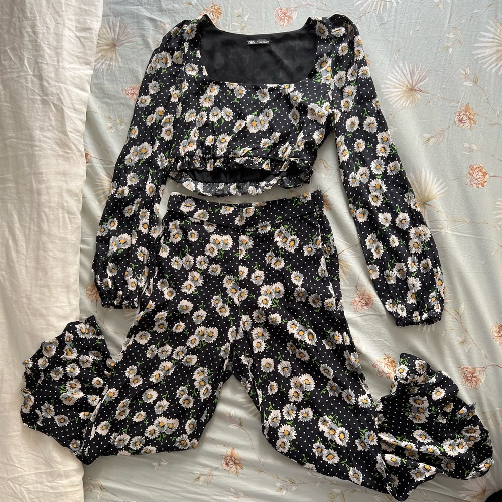 Zara floral polka dot patternco-ordinating crop pant set. Size xs. Gently used.